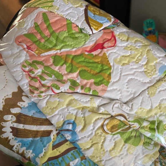 King coastal quilt set nwt and nwt extra pillow cases - Picture 7 of 8